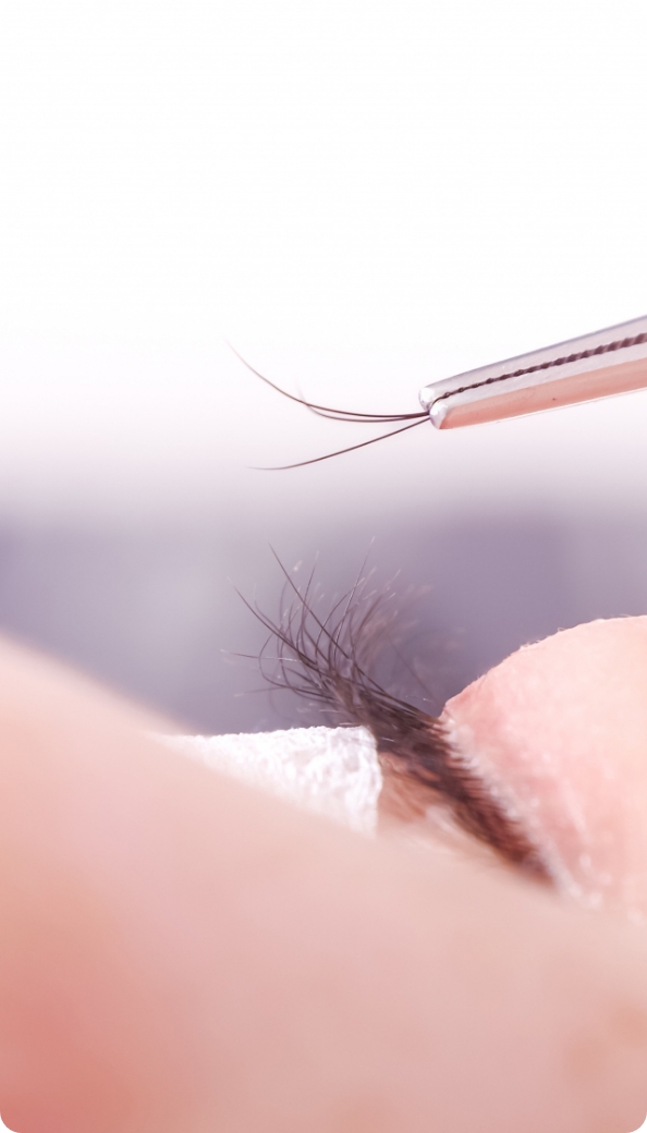 目とピンセット